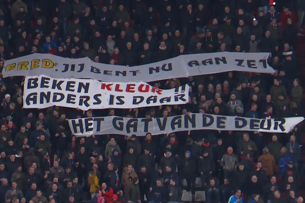 Waarom Fred Rutten via spandoeken werd verzocht kleur te bekennen