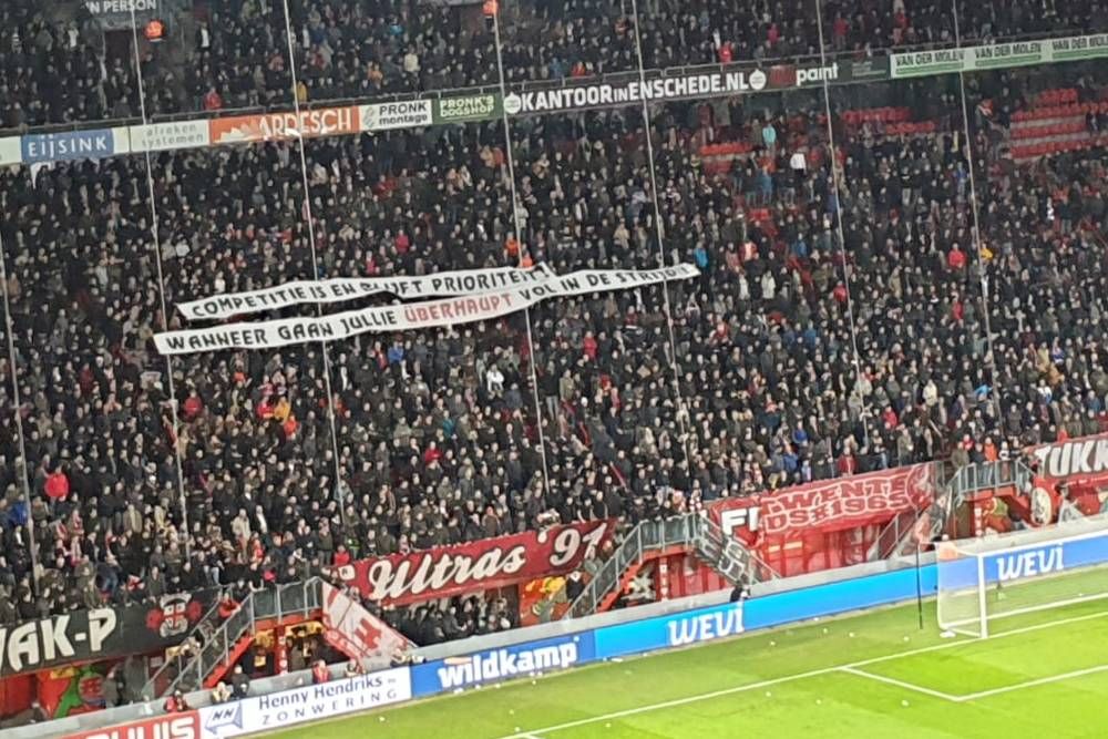 Supporters woest: "Trainer die supporters minacht heeft niets te zoeken bij FC Twente"
