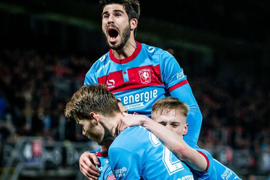 Oppermachtig FC Twente wint van Sparta en ziet FC Den Bosch punten verliezen