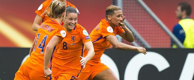 VIDEO: Oranje dames gaan helemaal los bij Fellini