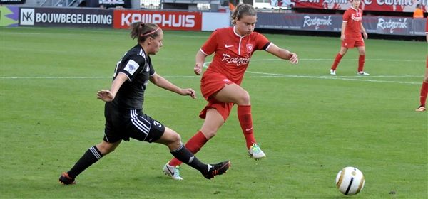 Vrouwen spelen halve finale KNVB beker in Grolsch Veste
