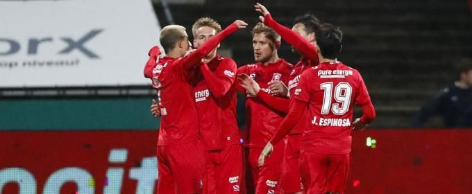 Invallers slepen overwinning uit het vuur voor sterk FC Twente