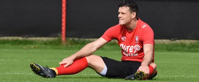 Samenvatting: FC Twente uiteindelijk niet opgewassen tegen strijdlustig AZ