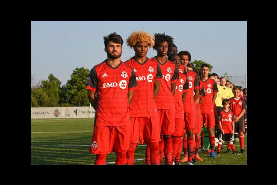 Uitgelicht: Dit zijn de drie Canadese spelers die FC Twente op proef heeft
