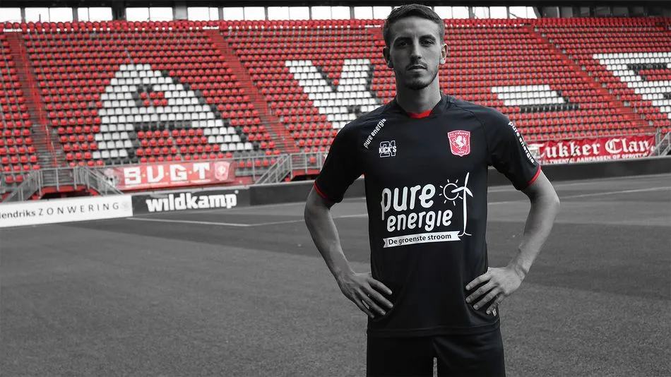 FOTO: FC Twente voor het eerste dit seizoen in het zwarte tenue