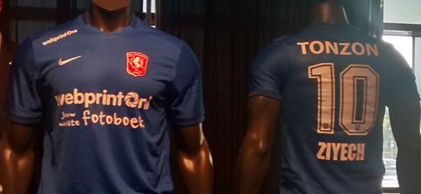 Foto: FC Twente presenteert nieuwe uitshirt