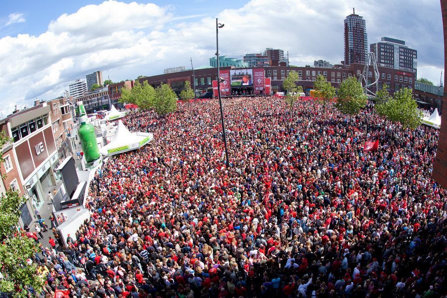 Waar kan je vanmiddag de kampioenswedstrijd van FC Twente bekijken?