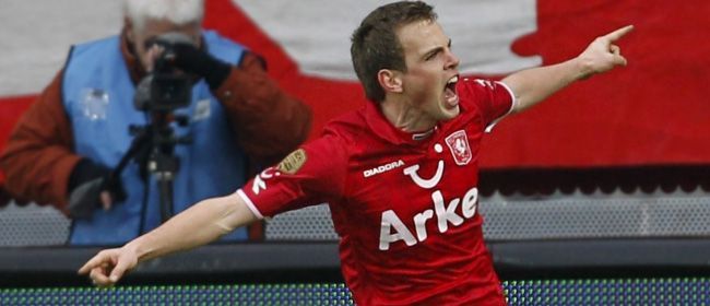 FOTO: Brama ondertekent contract bij FC Twente