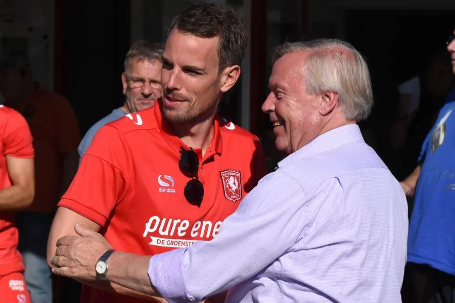 Video: Kick heet Kik welkom bij FC Twente