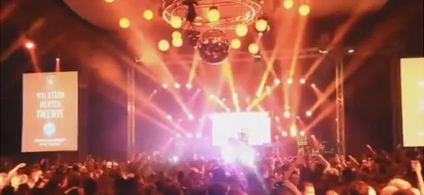 KIPPENVEL: Geweldig eerbetoon aan FC Twente