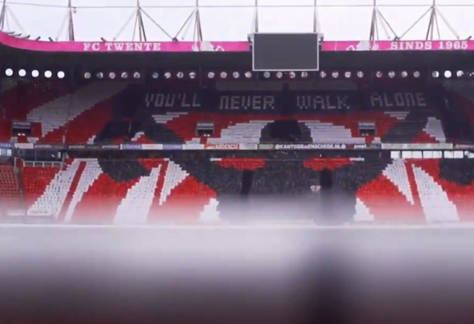 VIDEO: Ultras Vak P pakt uit met geweldige sfeeractie in lege Grolsch Veste