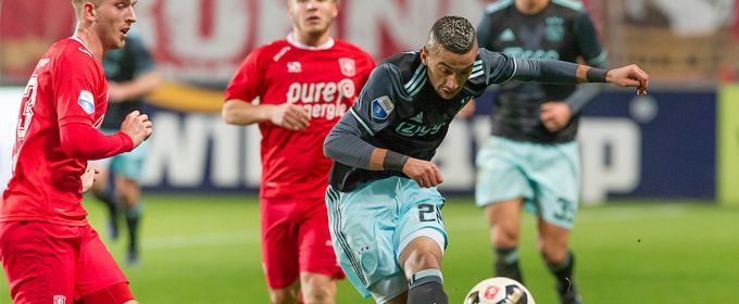Scanderende supporters FC Twente raken Hakim Ziyech