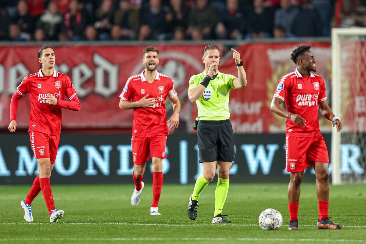 Veelbesproken arbiter fluit donderdag de bekerkraker tussen FC Twente en Ajax