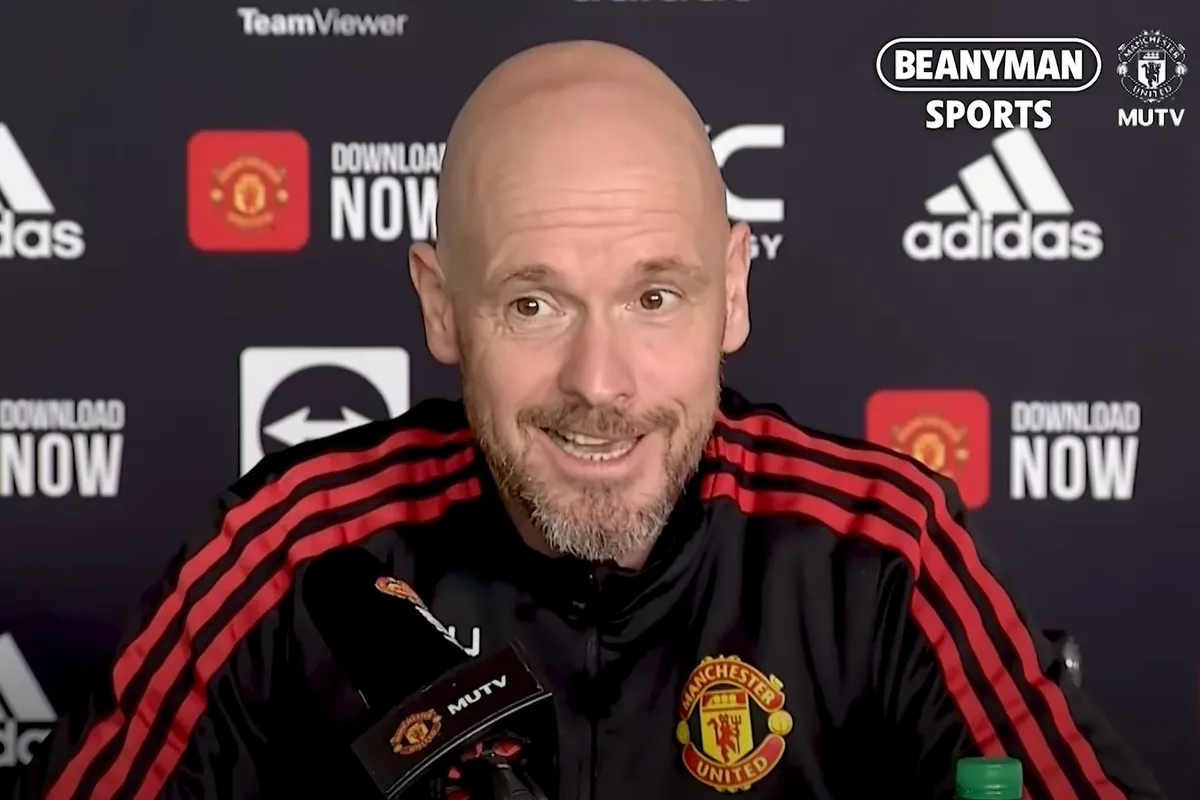 Humor | Ten Hag geeft pers lesje Twengels: "You're looking the cow in the ass"