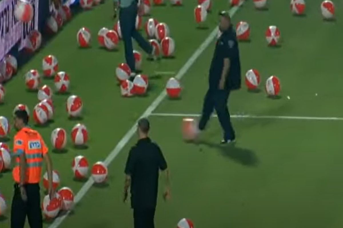 "KNVB geeft supporters een vrijbrief om ballen mee te nemen naar het stadion"