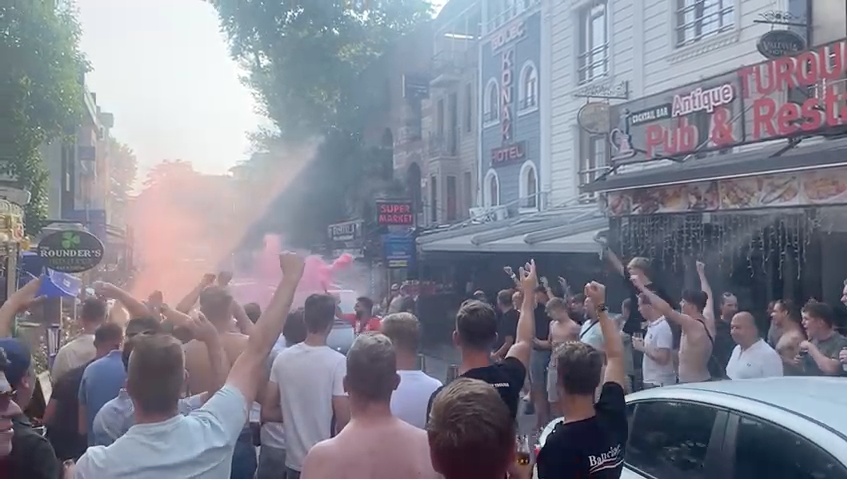 FOTO: Tukkers on tour vermaken zich goed in Istanbul!