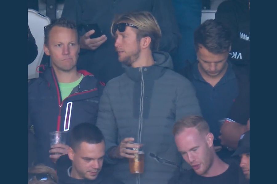 Oosting spot Vlap tussen de supporters: "Is dat bier?"