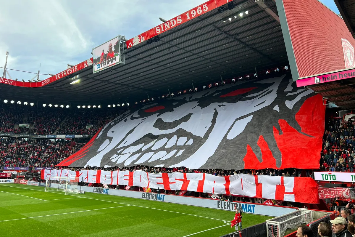 pak ze bij de strot sfeeractie vak p 2023 feyenoord