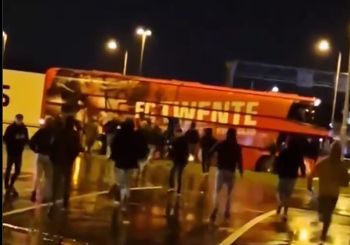 Bizar: Supportersbus Denekamp aangevallen door Heerenveen-supporters