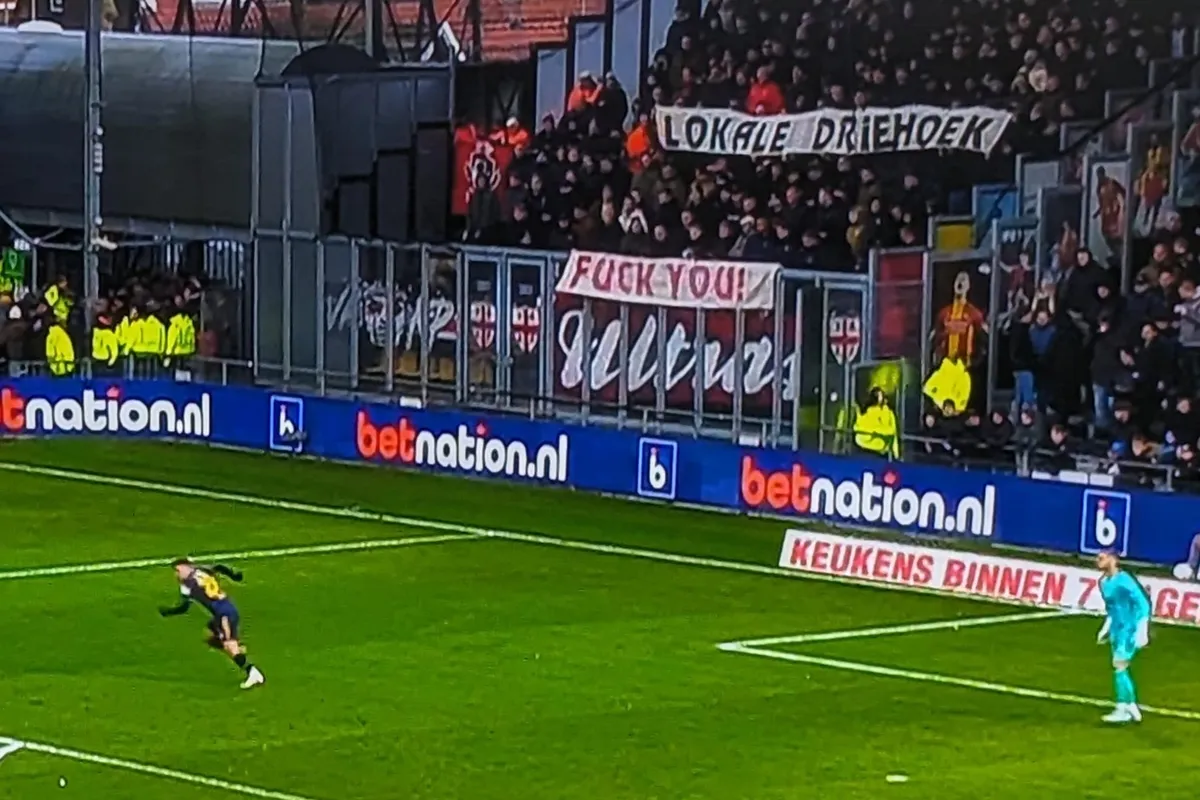 lokale driehoek fuck you supporters go ahead eagles fc twente 2023 2024