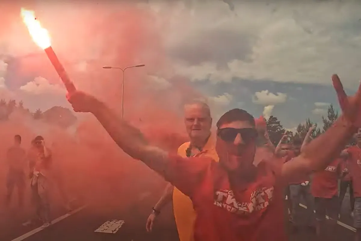 spelersbus onthaal fc twente 2024 supporters 1