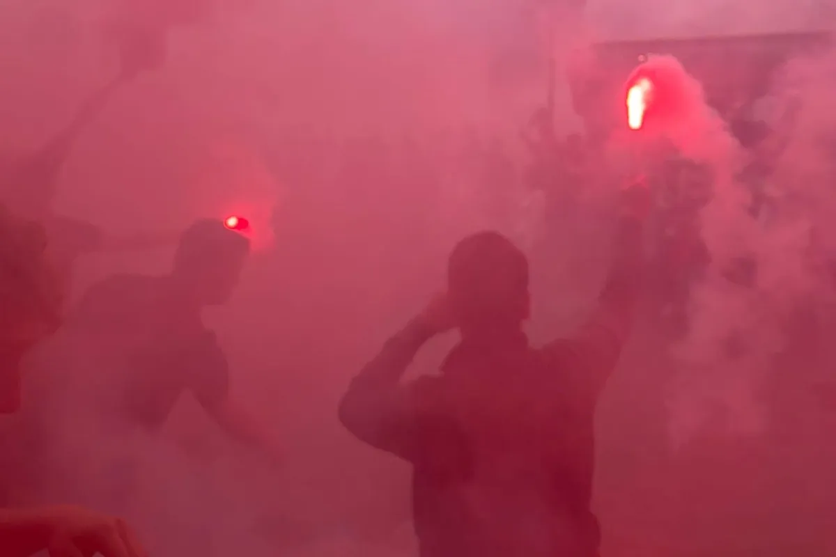 uitzwaaiactie rood pyro pec twente 2024