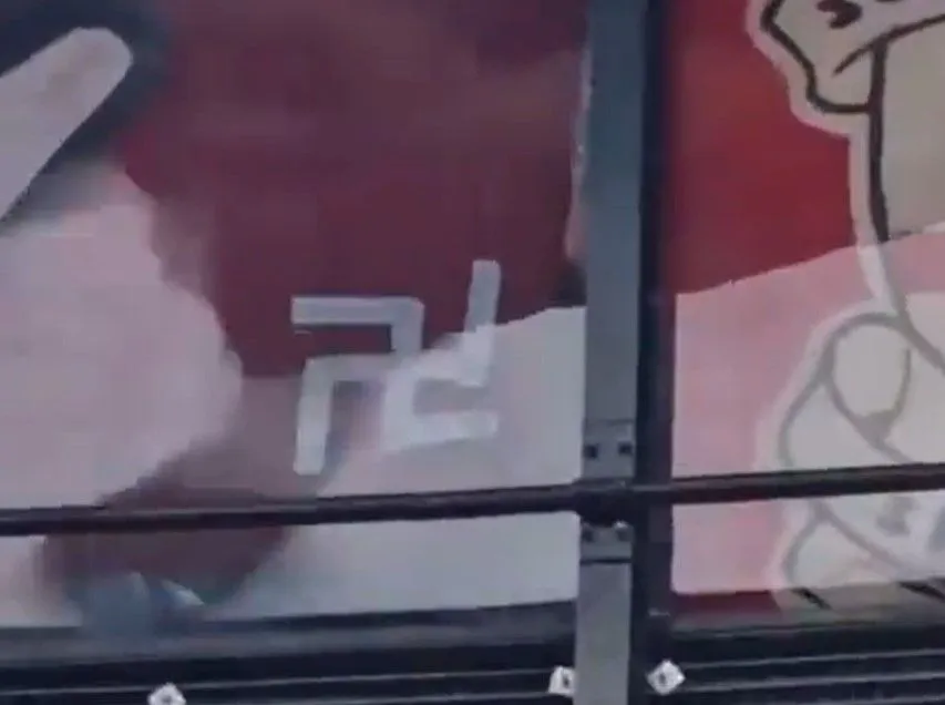 hakenkruis spandoek fc twente feyenoord 2024