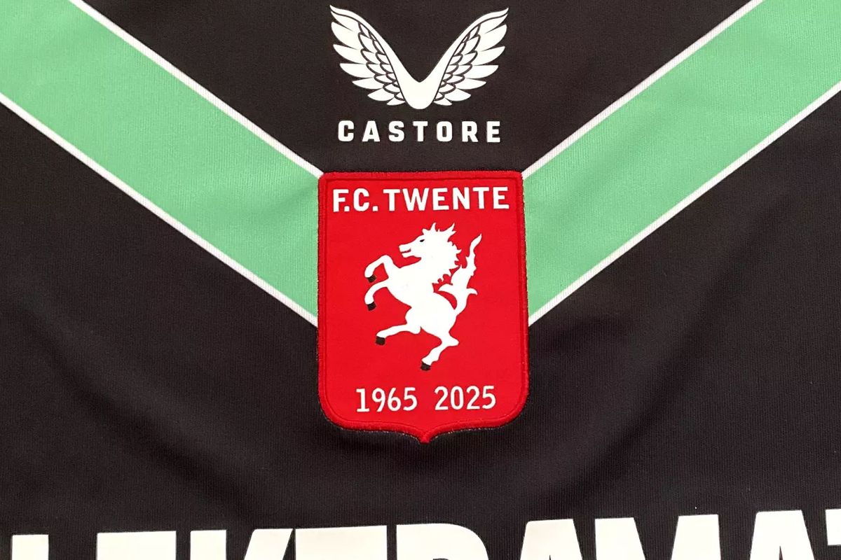 Supporters verward na opvallende post FC Twente: RKC-uit in ongepresenteerd shirt?