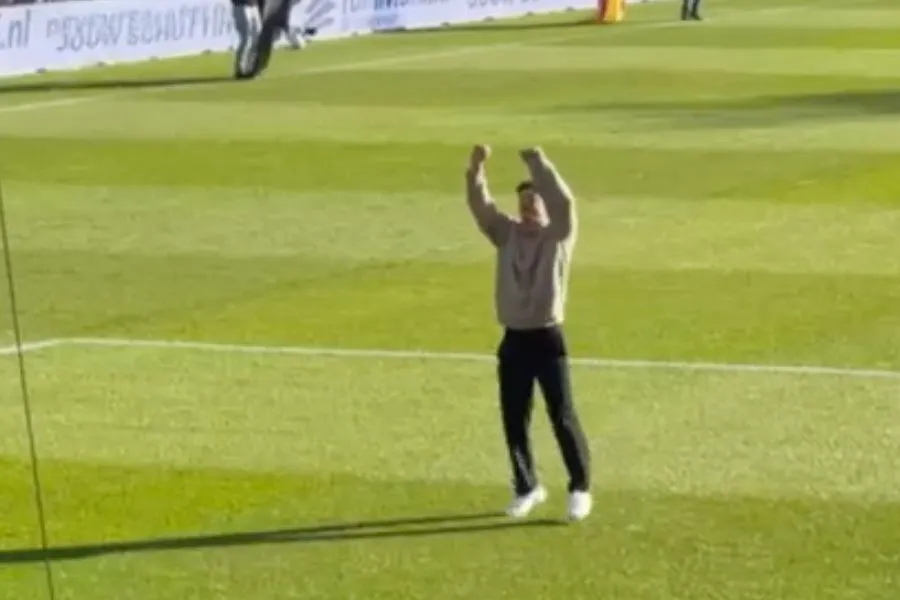 bas kuipers springen bij afscheid go ahead eagles pec zwolle 2024 2025