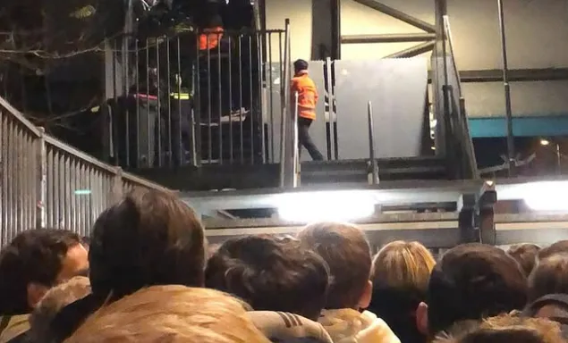 fc twente supporters wachten voor psv philips stadion december 2024