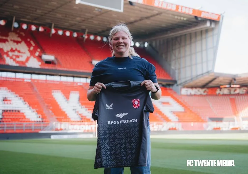 inge tijink presentatie terugkeer fc twente vrouwen 2025 kopie