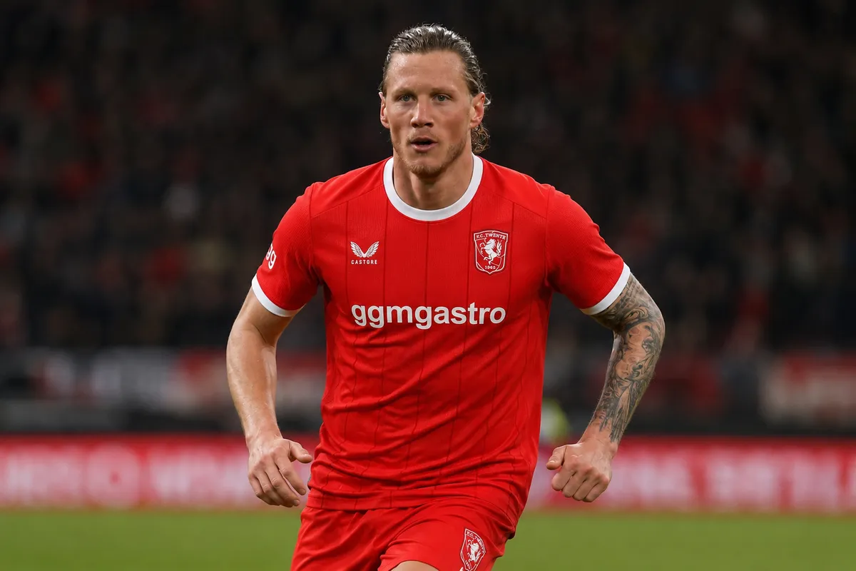wout_weghorst_gemaakt_rennen_twente_shirt