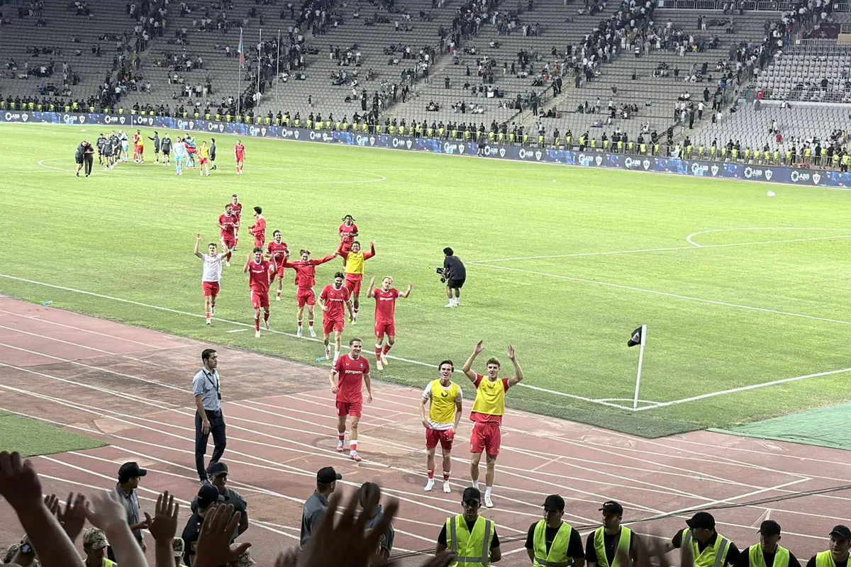 pubiek fc twente Qarabag uit