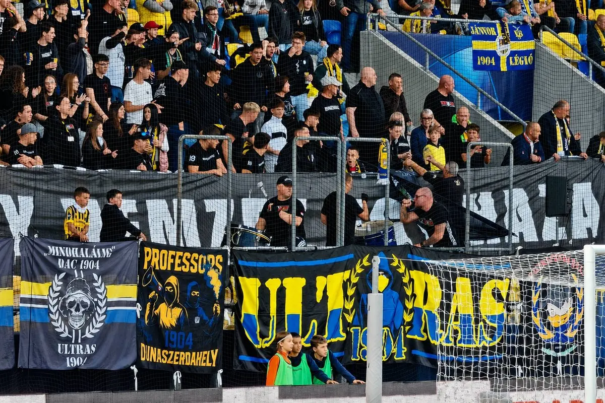 ultras-fc-dac-04-supporters