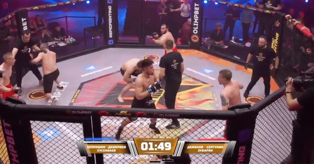 Zien! Rake klappen en chaos bij 3 tegen 3 kooigevecht: 'Oneerlijk' (video)