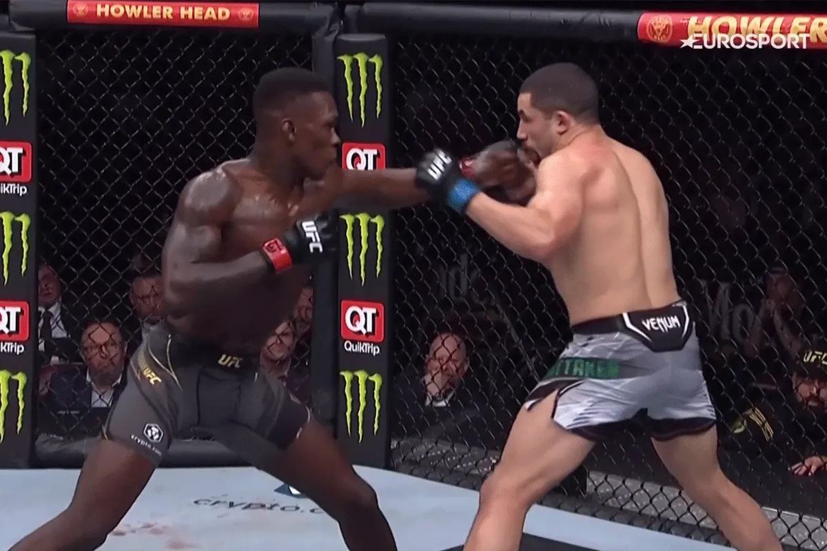 Adesanya verslaat Whittaker om UFC-titel te behouden: 'Kickboksen rules'