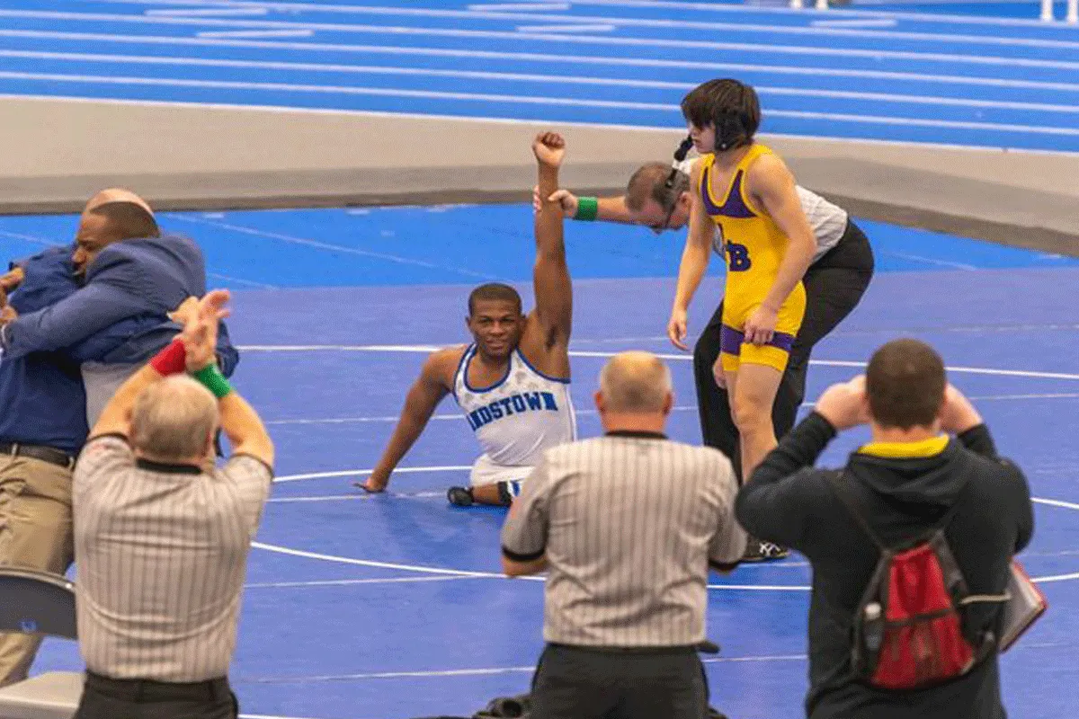 Geweldig! Worstelaar zonder benen kampioen (video)