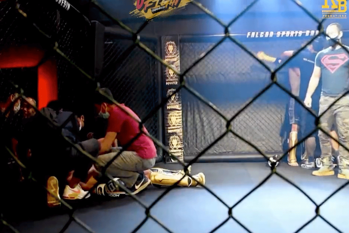 Dodelijke 'headkick' maakt abrupt einde aan MMA-wedstrijd (video)