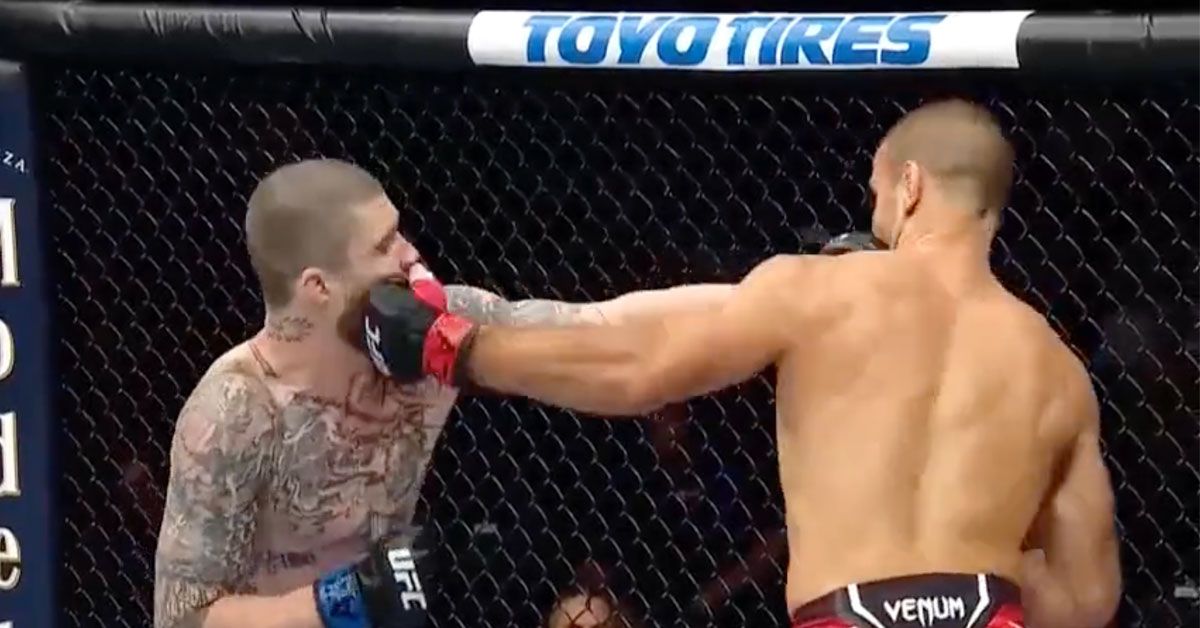 Perfecte stoot slaat UFC-vechter knock-out: 'Te gretig' (video)