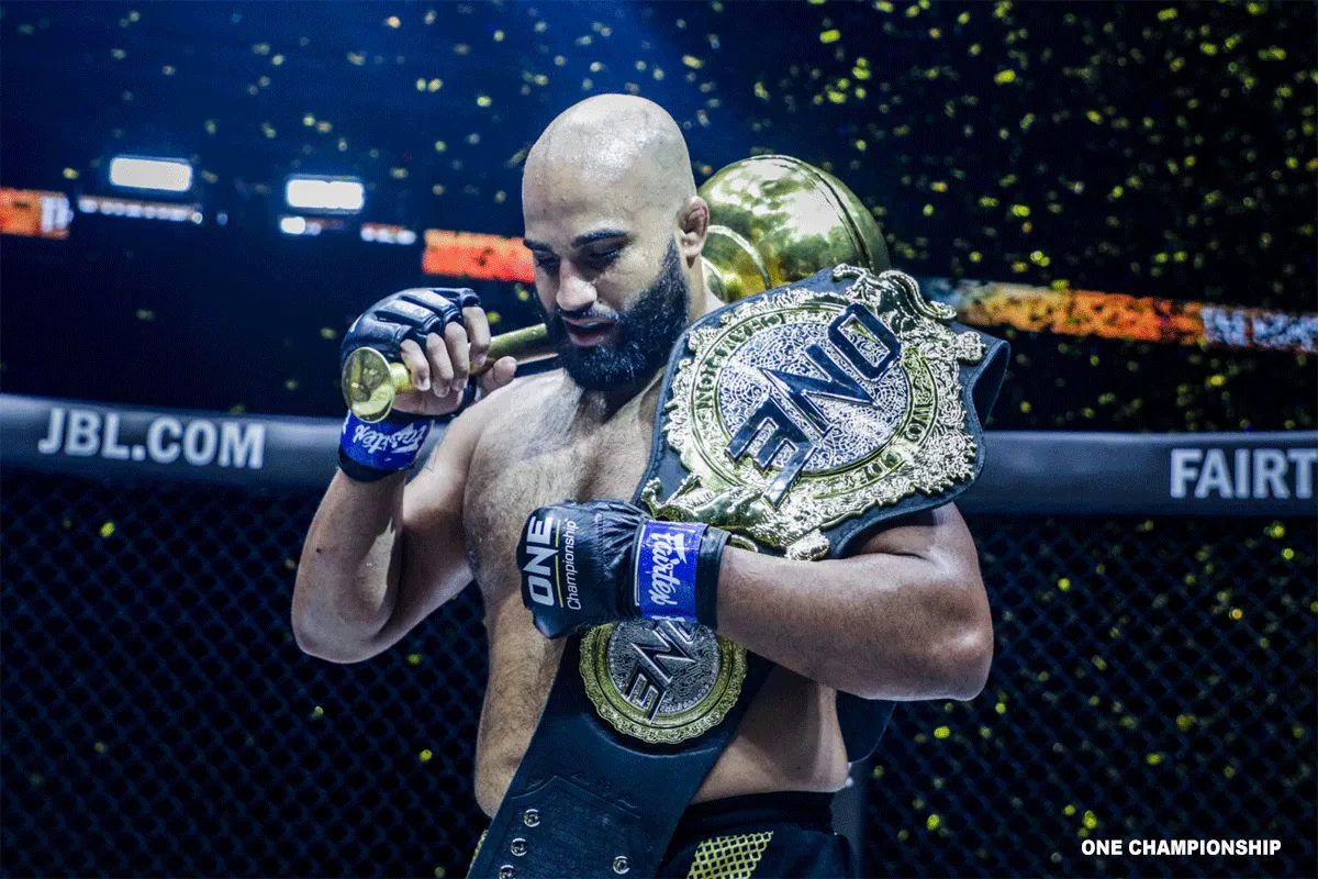 'Geen genade!' ONE-kampioen aan de kant gezet