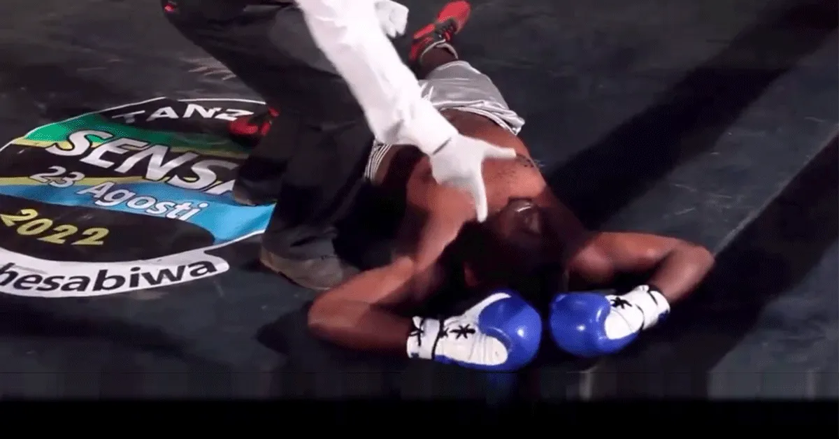 Kloothommel! Bokser valt zichzelf knock-out (video)