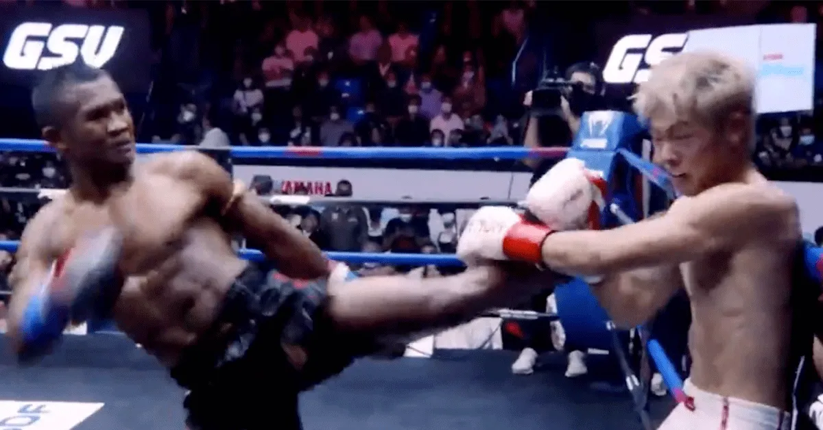 'No Mercy!' Buakaw sloopt Japanner Kota in 241ste wedstrijd (video)