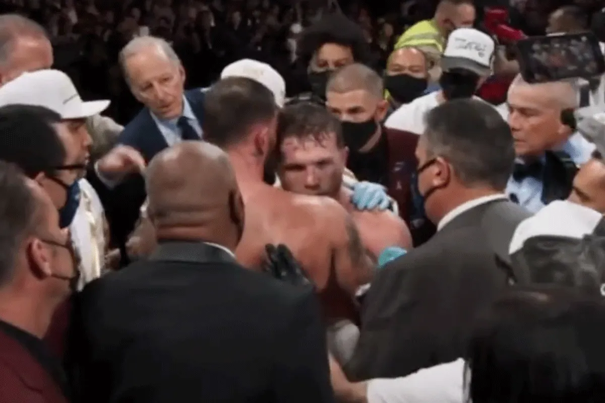 'Eindbaas!' Bokskampioen Canelo biedt excuses aan