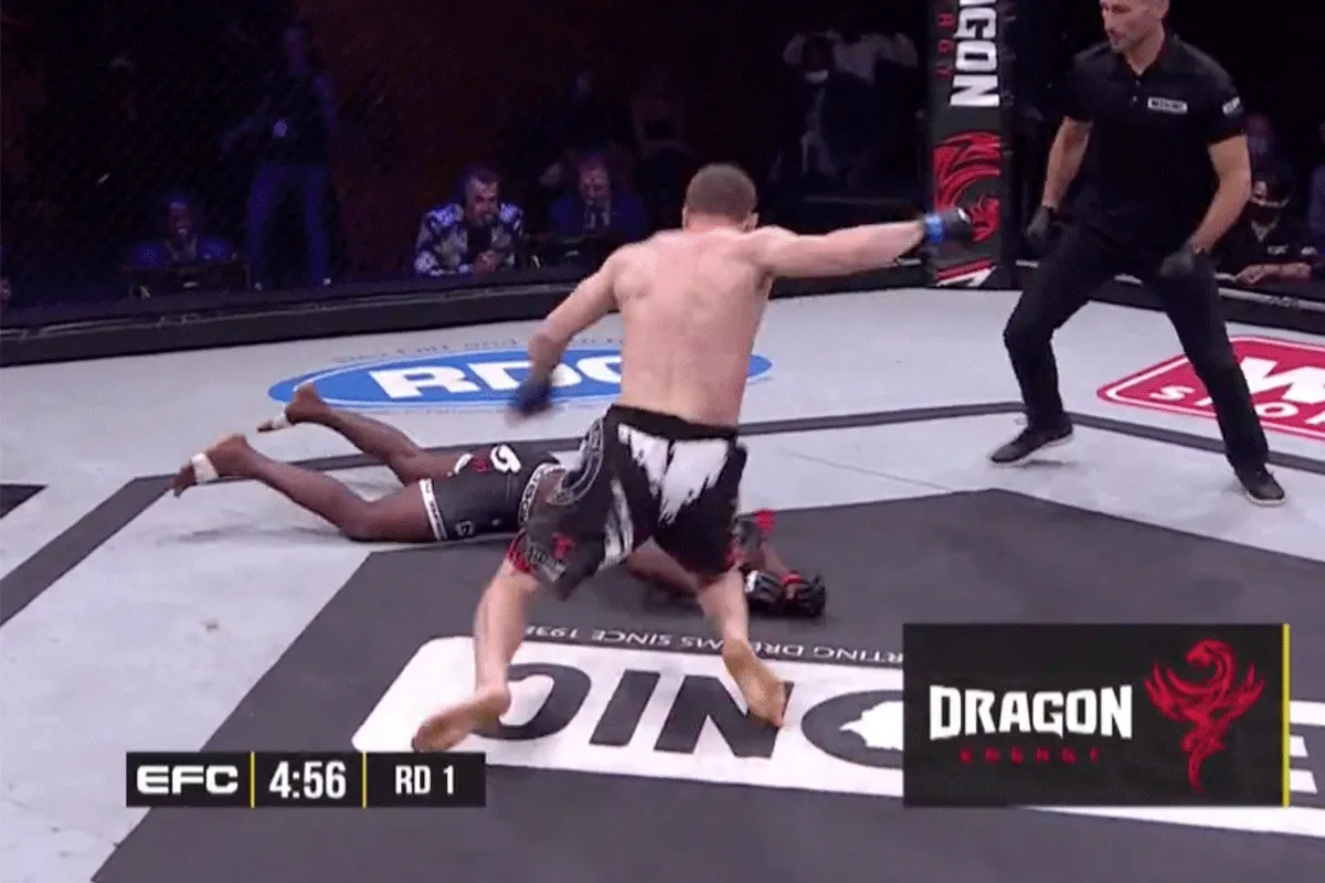 'Snelste KO ooit!' Turbo MMA'er MEPT rivaal ondersteboven (video)