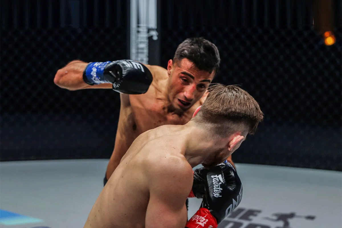 Tayfun Ozcan verslaat Enriko Kehl in 3 ronden kickboks oorlog