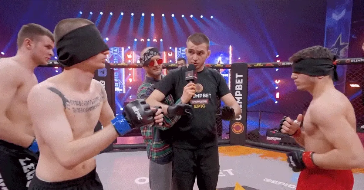 ZIEN! Geblinddoekt knokken: 'Stelletje gekken in MMA-kooi'(video)