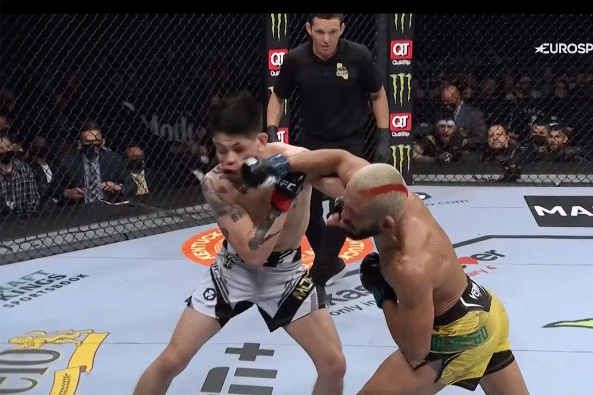 Verslagen UFC'er Moreno: 'Ik dacht dat ik had gewonnen'