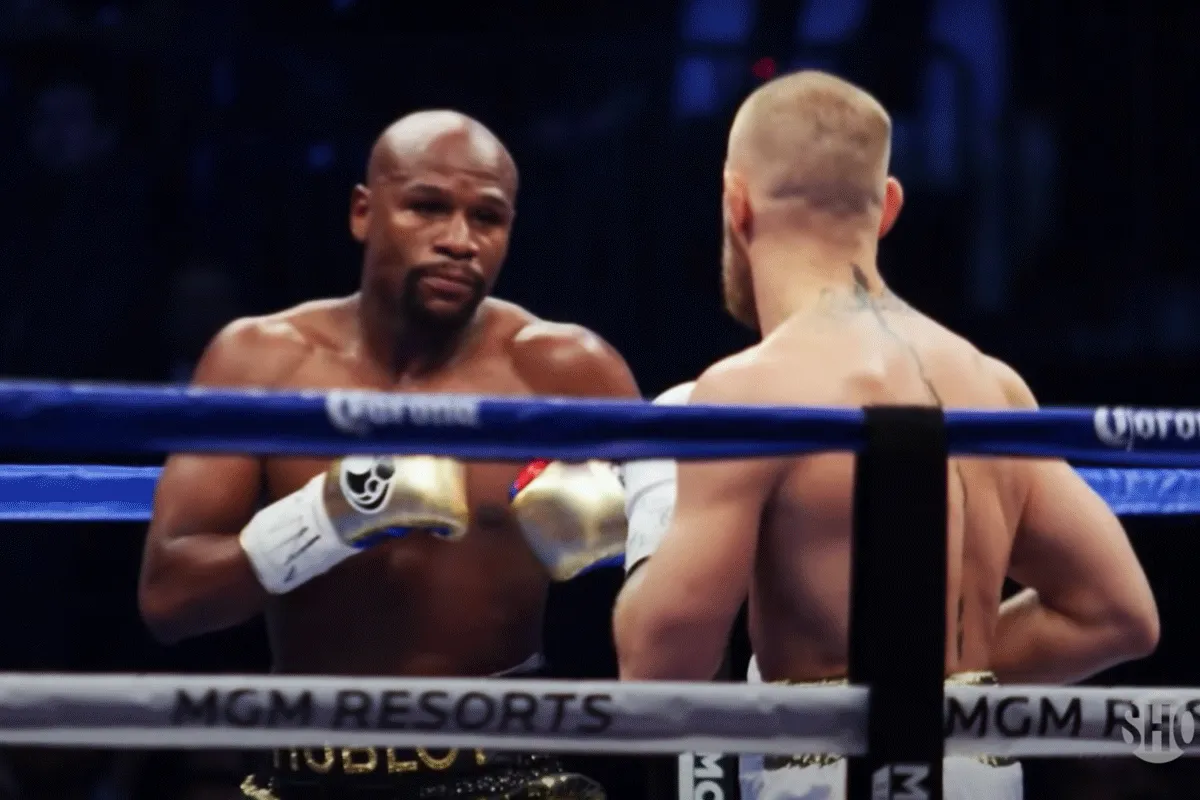 'Puur racisme!' Boksicoon Mayweather als een hond behandeld