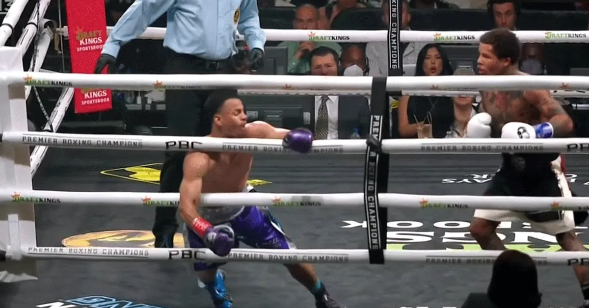 Uitdager Romero 'KO' geslagen tussen touwen boksring door kampioen Davis