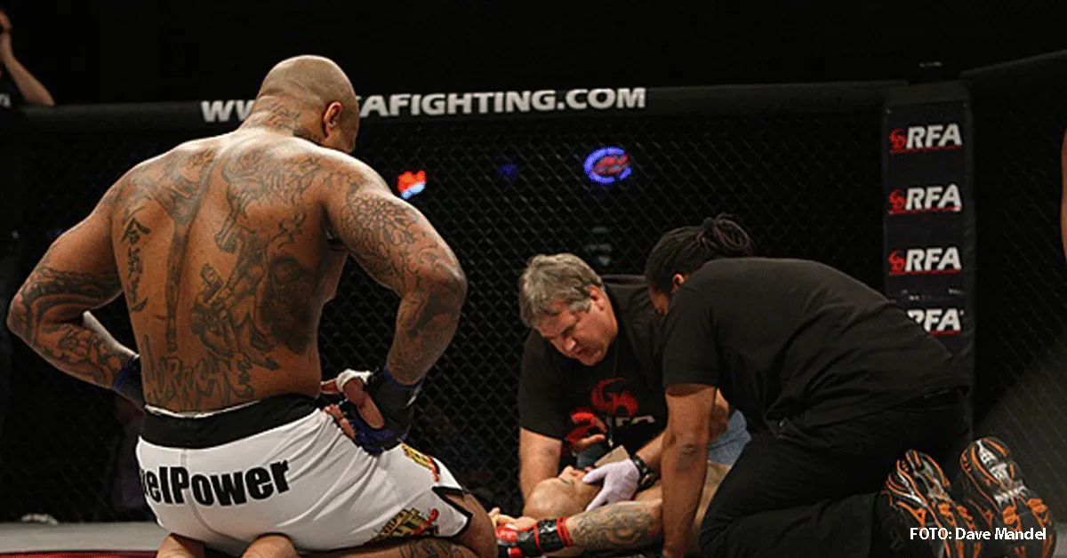 'Ik dacht F*CK YOU!' Topvechter Gilbert Yvel over neerslaan scheidsrechter